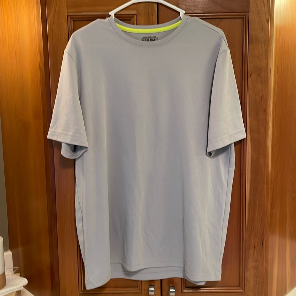 Men’s Starter Moisture Wicking Athletic Tee Shirt Size L